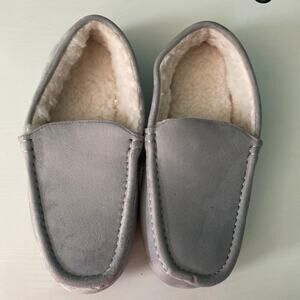 Slippers- Sz 11